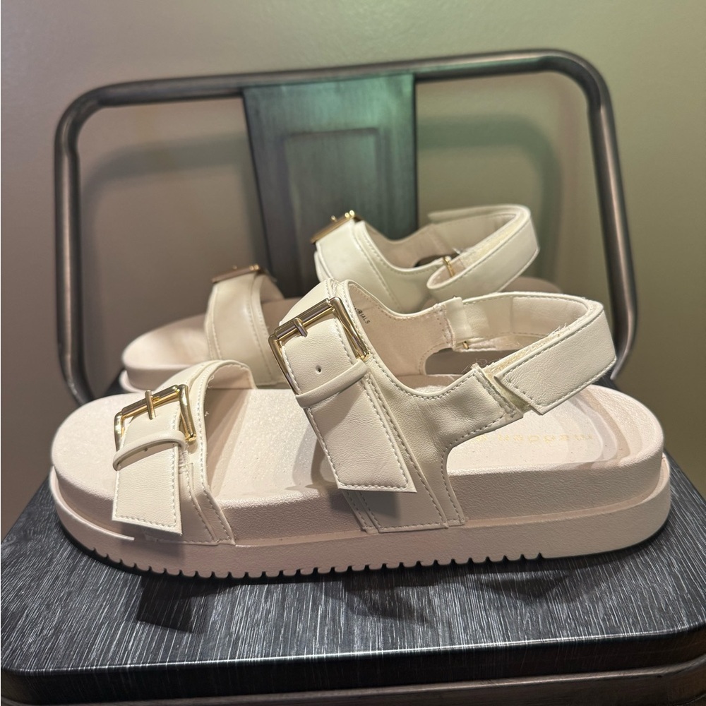 Madden Girl  Sprittz  Flat Sandal Sz 8.5 Summer Preppy - Picture 6 of 11